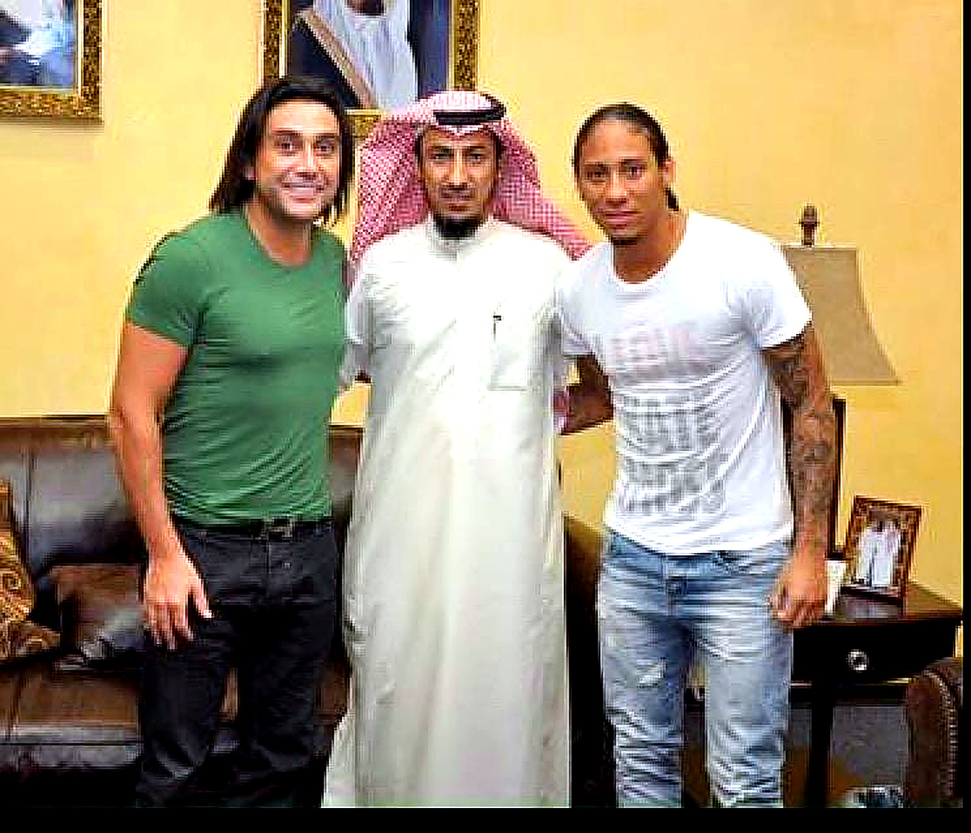 Gulf majlis with player circle — personal archive